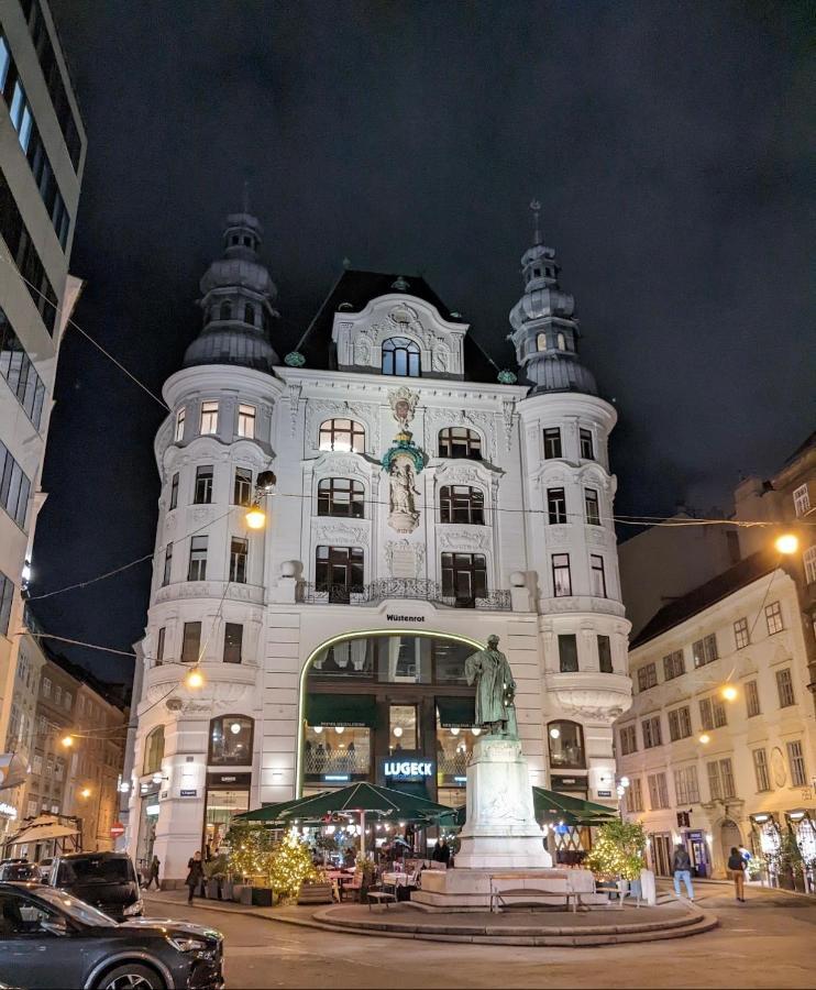 High In Vienna At Stephansplatz Exterior foto